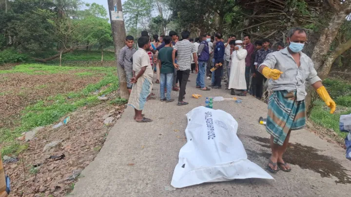 নোয়াখালীতে খাল পড়ে ছিল অজ্ঞাত যুবকের বস্তাবন্দী গলাকাটা লাশ